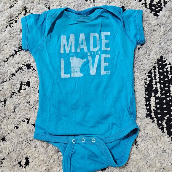 Minnesota Made With Love Baby Short Sleeve Bodysuit 12 Months - Picture 1 of 3